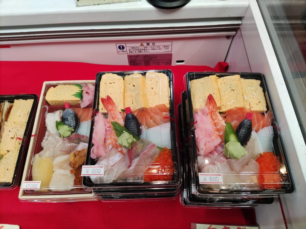 市場寿し 名物寿司/各600円